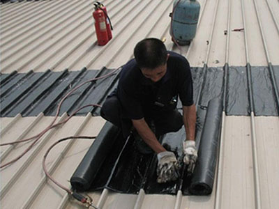 北京大兴防水公司：如何修补屋顶裂缝：如何选择家庭防水材料