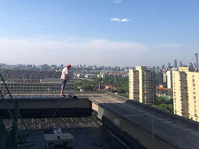 北京大兴防水公司：斜坡瓦片屋顶漏水防水补漏维修怎么做